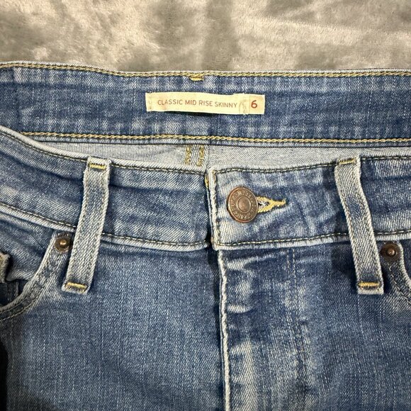 Women's Levi's Classic Mid Rise Skinny Jeans Size 6 Light Wash Stretch Denim - Picture 6 of 7